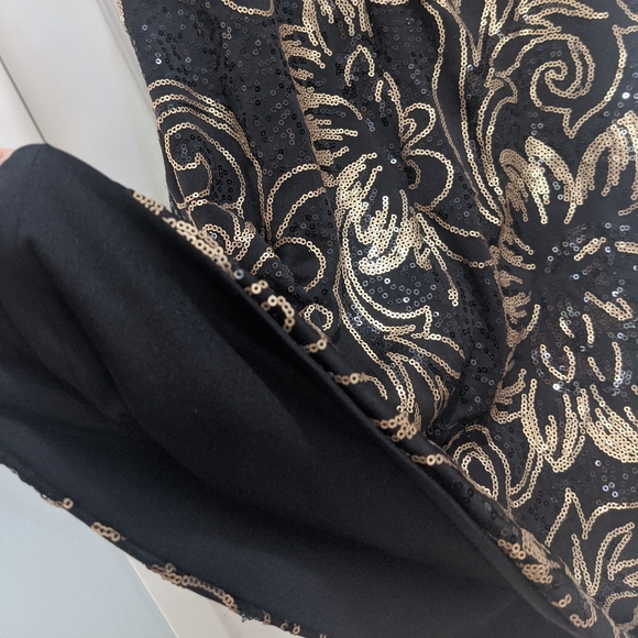 Medium Le Chateau Boat Neck Black & Gold Sequin Dress - Picture 5 of 5